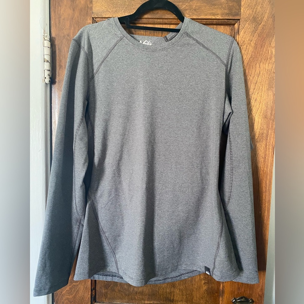 Size Large REI Co-Op heathered grey base layer - used great condition!